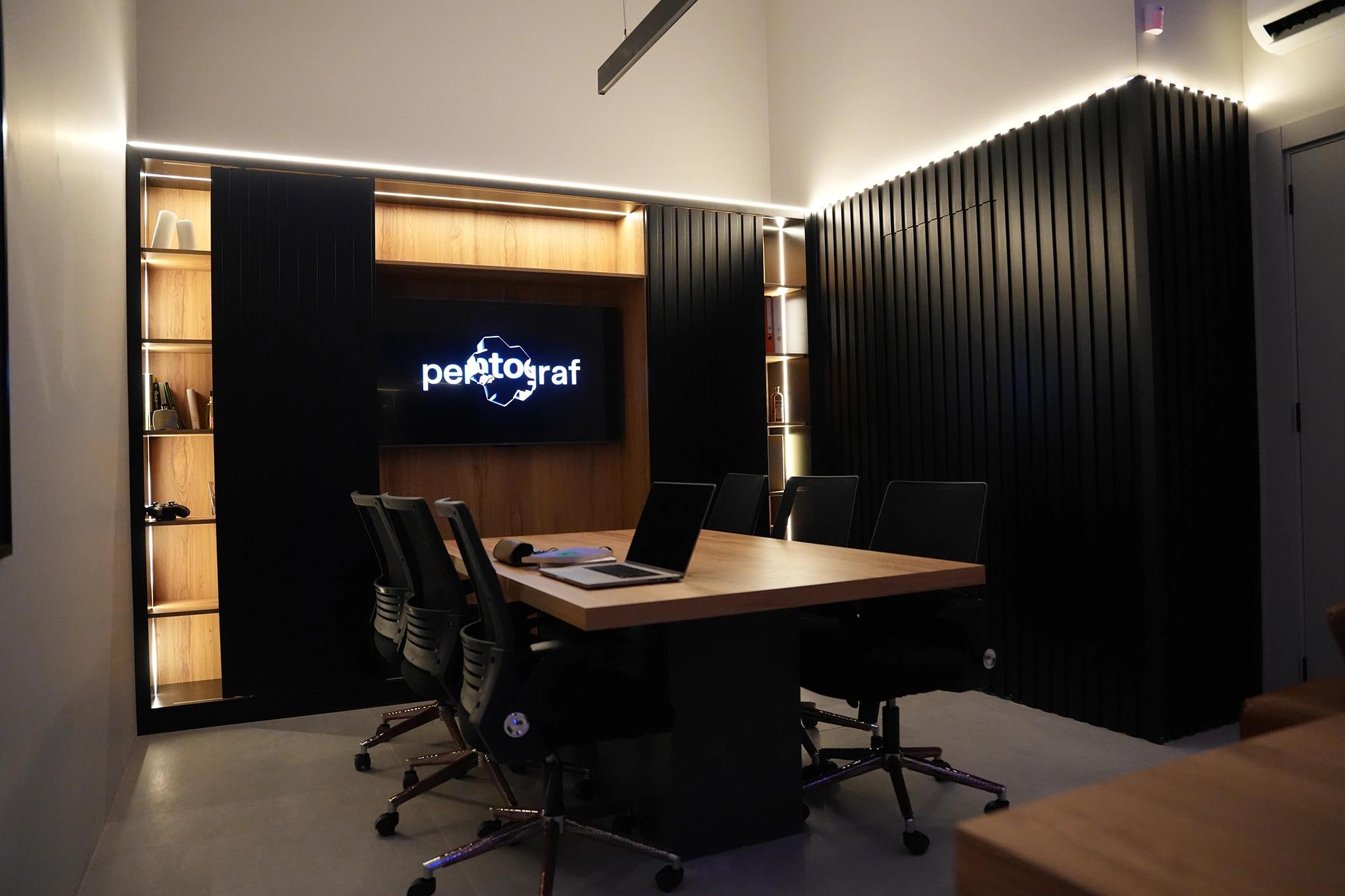 Pentograf stüdyosu — toplantı odası